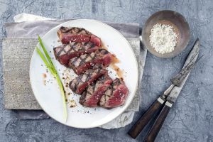 tagliata-di-manzo-nel-piatto